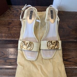 LOUIS VUITTON WHITE IVORY PATENT  LV LOGO 37